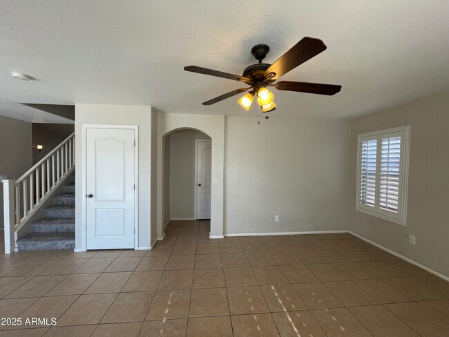 Building Photo - 1605 E Melanie St