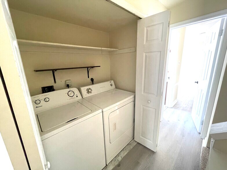 Washer & Dryer (in unit) - 2034 Green St