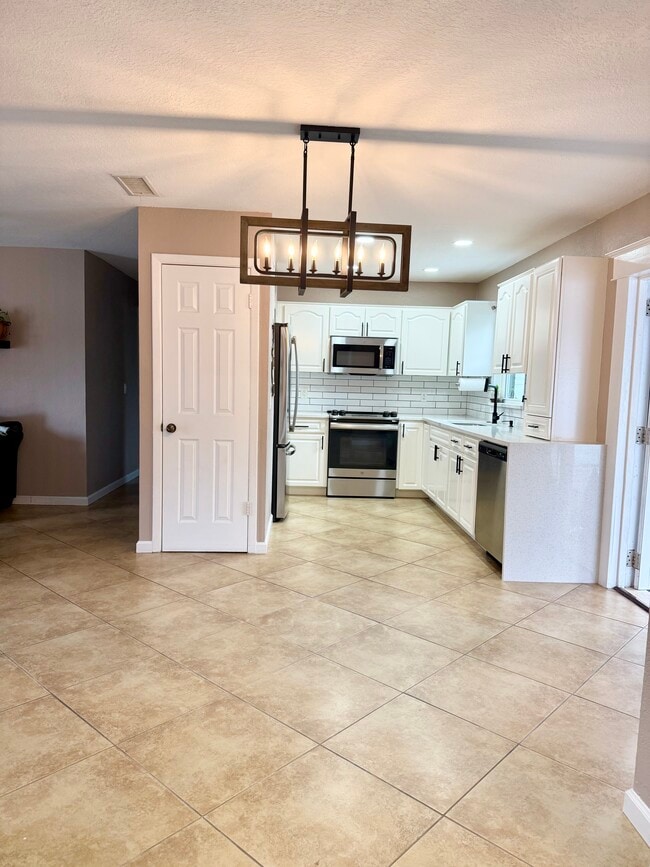 Building Photo - 4427 Tuna Dr