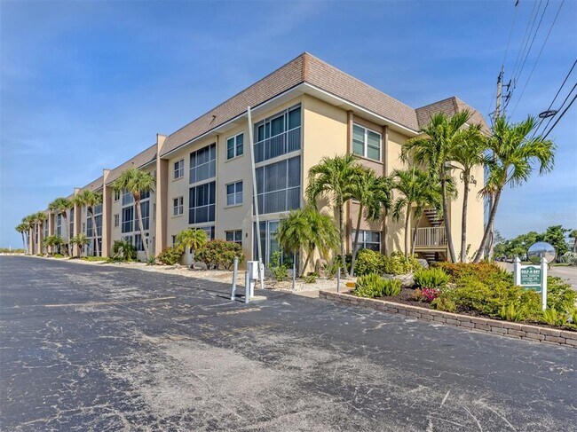 Building Photo - 1400 Tarpon Center Dr