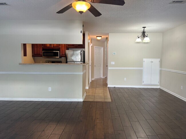 Building Photo - 107 Winthrope Ln