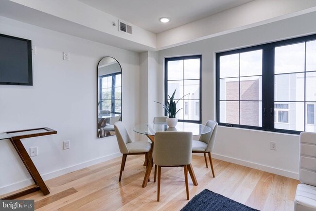 Building Photo - 850 N 19th St