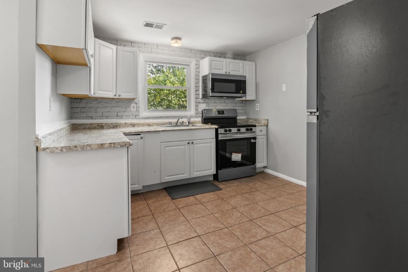 Building Photo - 655 Cadbury Dr