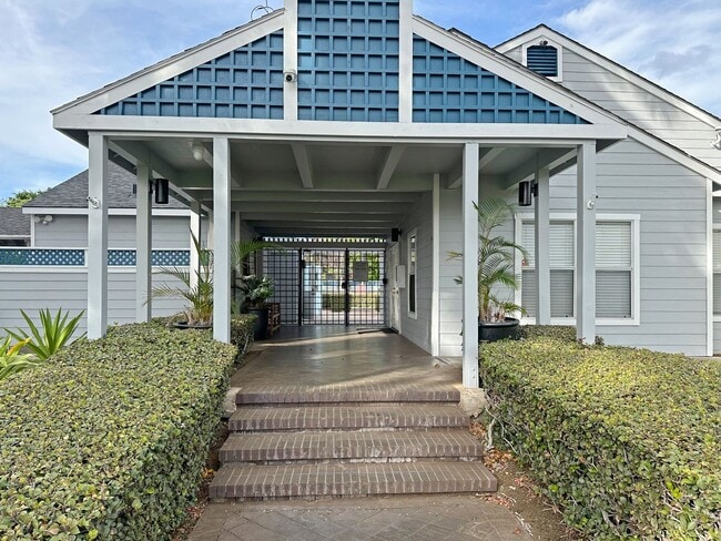 Building Photo - Refreshed 1 Bedroom/ 1Bath Condo in Gated Community