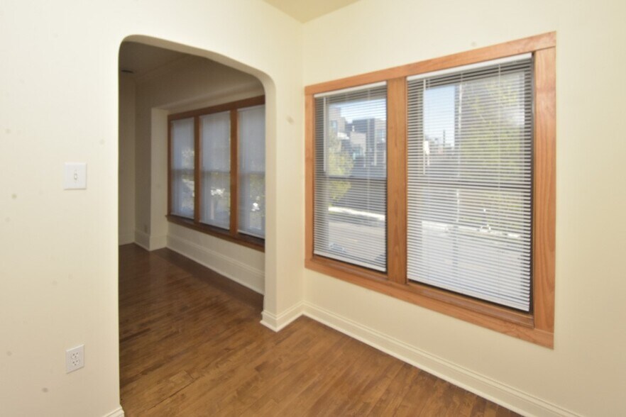 Building Photo - 1246 W Diversey Pky