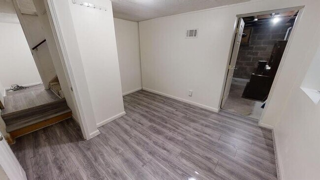 Building Photo - 900 Woodlawn Ave