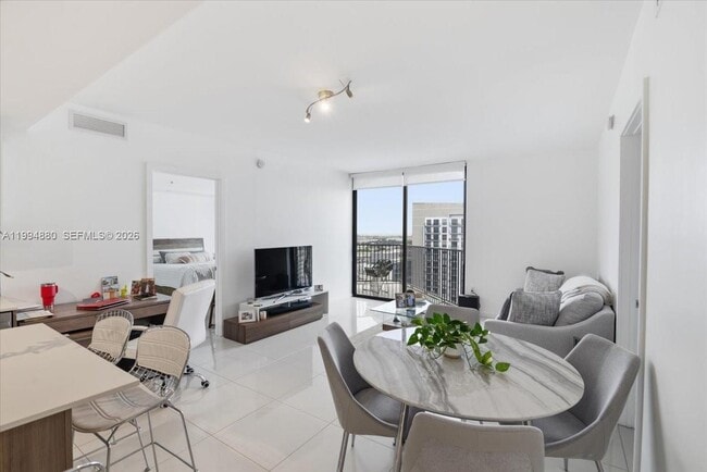 Building Photo - 5300 Paseo Blvd