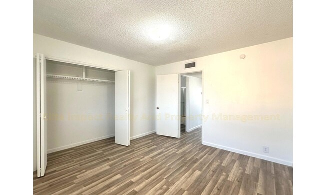 Building Photo - 301 W Helen St