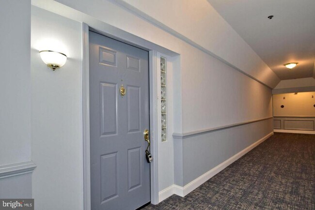 Building Photo - 519 Paoli Pointe Dr