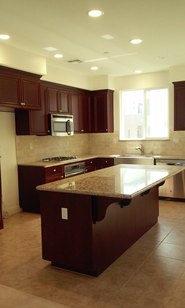 Building Photo - 5360 Campus Dr