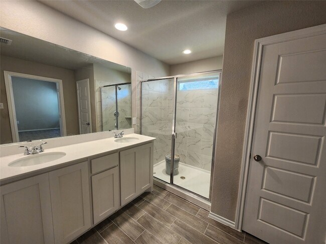 Building Photo - 355 Freestall Dr