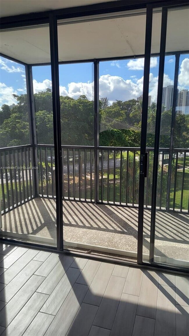 Building Photo - 3401 N Country Club Dr