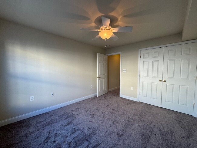 Building Photo - Fantastic 2 Bed 2.5 Bath Interior Townhome...