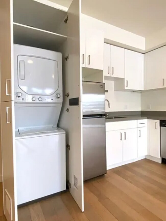 Building Photo - 915 Minna St