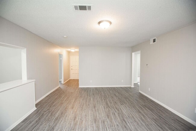 Building Photo - 6 Beaver Ct
