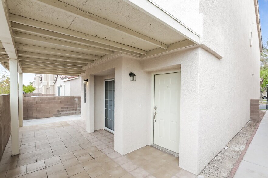 Building Photo - 5620 Cactus Thorn Ave