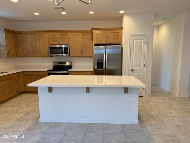 Building Photo - 9960 W Mitchell Ave