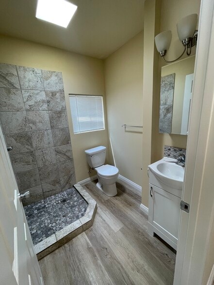 Building Photo - 1716 Orchard Ave