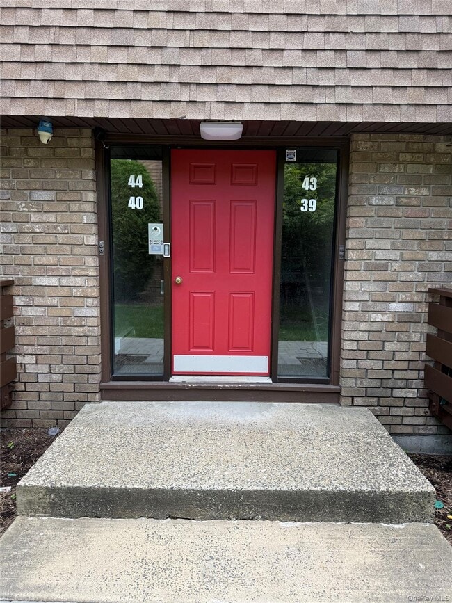 Primary Photo - 40 New Holland Village