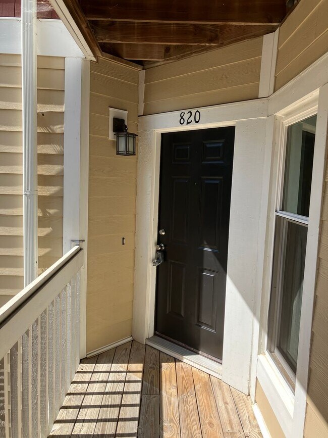 Building Photo - 820 Southwest Dr