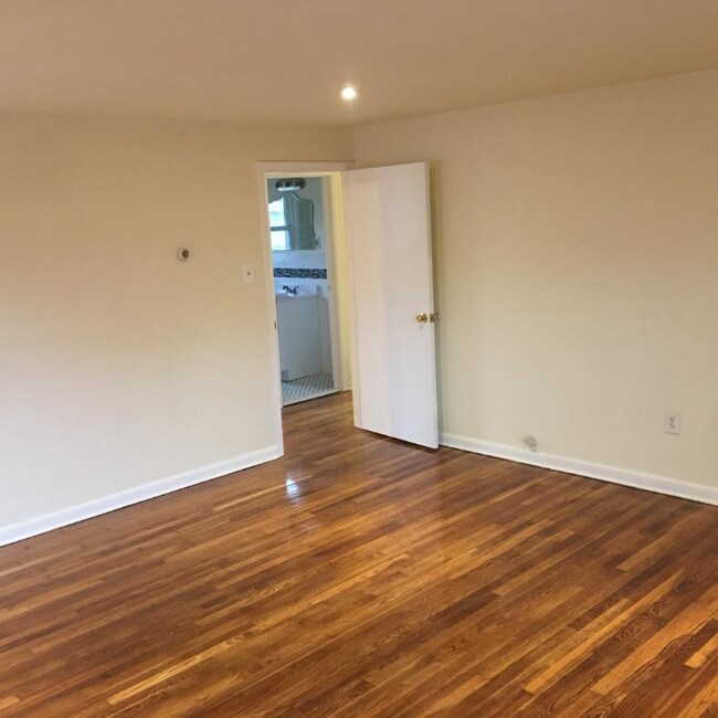 Building Photo - 14 Suydam St