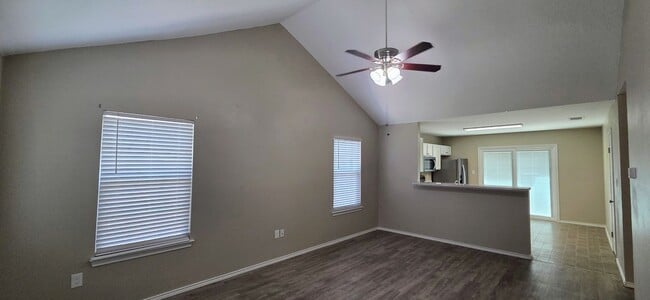 Building Photo - New Braunfels 2 Bedroom 2 Bath less than 1...