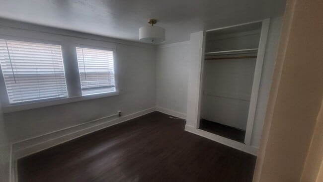 Building Photo - KK-137