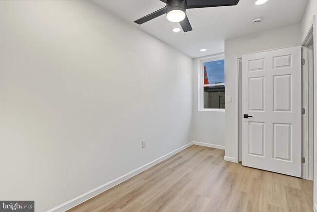 Building Photo - 1242 N 15th St