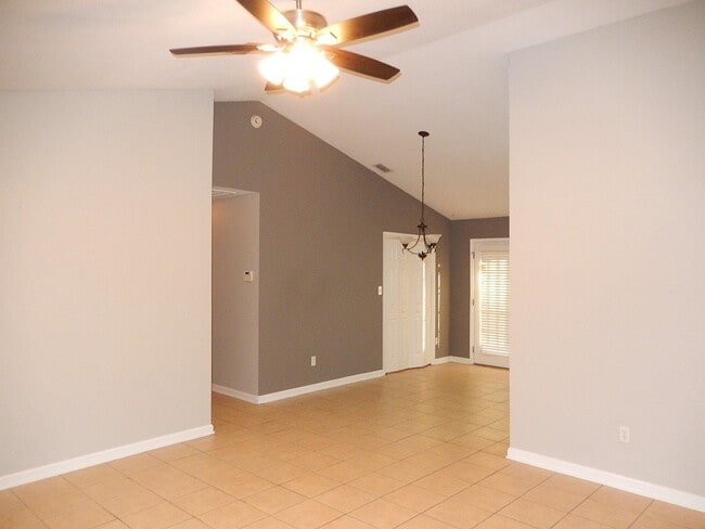Building Photo - 600 Ponderosa Cir