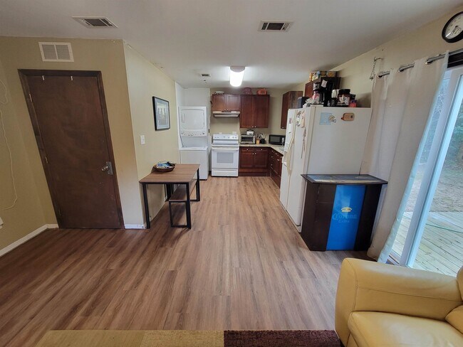 Building Photo - 1227 Continental Ct