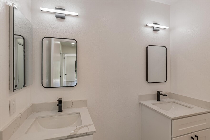 Building Photo - 25700 University Ct