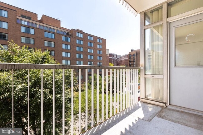 Building Photo - 730 24th St NW