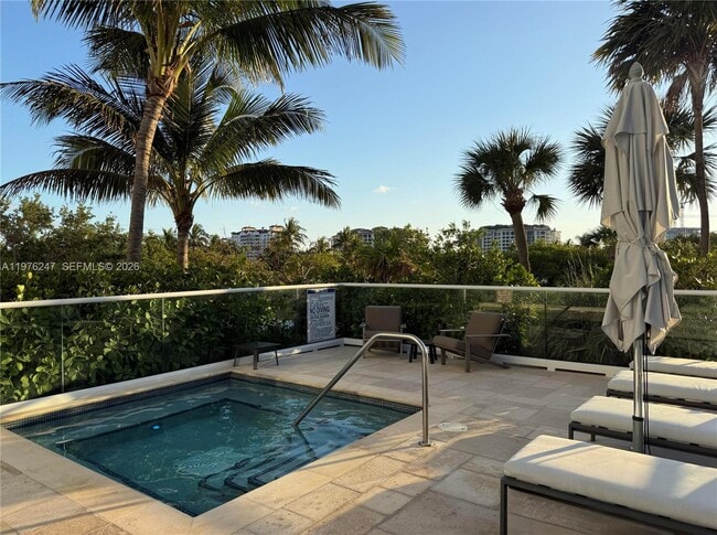 Building Photo - 400 South Pointe Dr