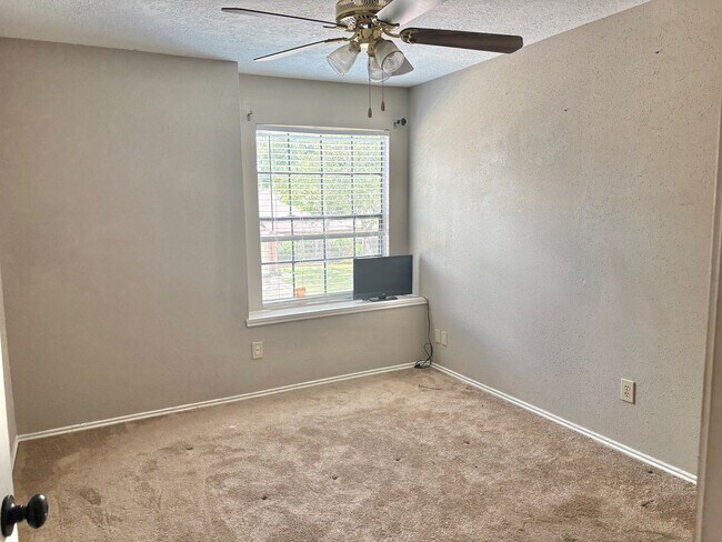Building Photo - 16307 Leamington Ln