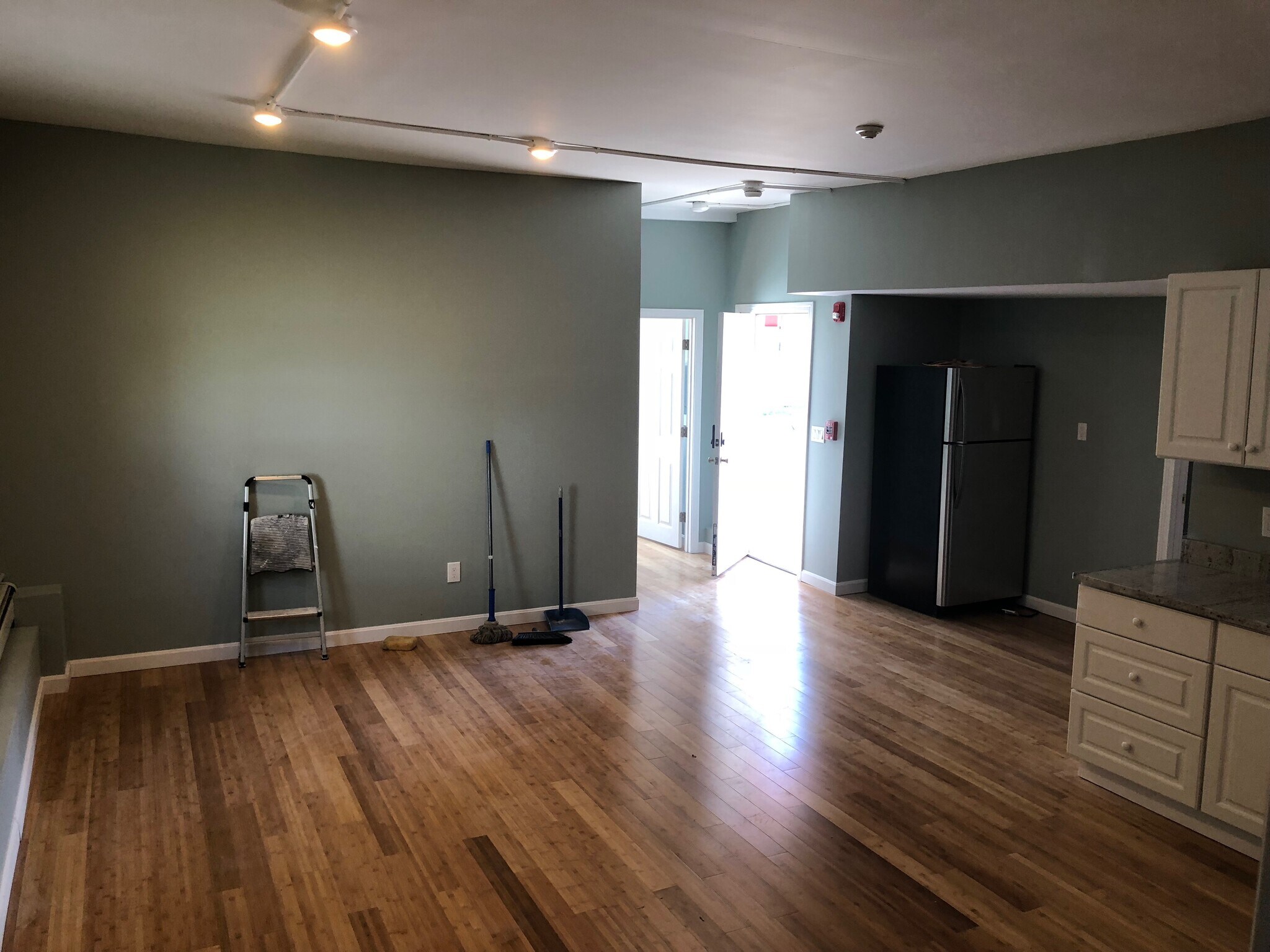 Building Photo - 8 Maple St