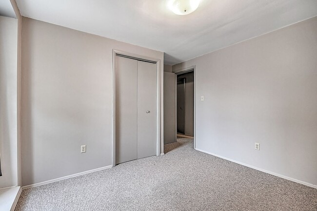 Building Photo - 252 Wildwood Dr