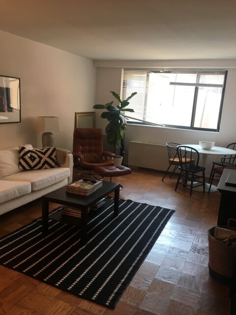 Primary Photo - 1420 N St NW