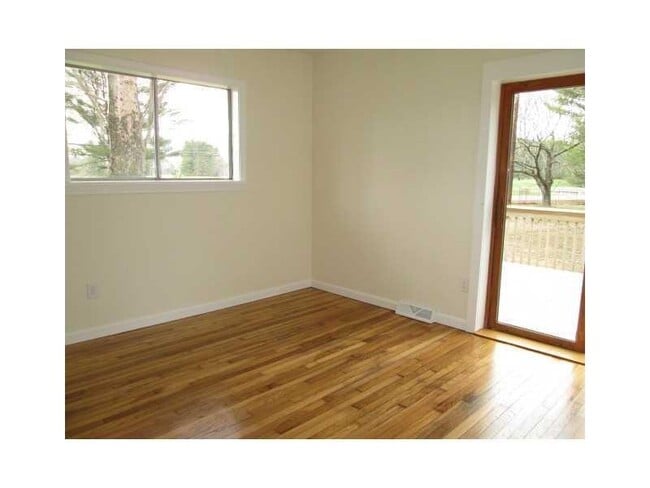 Building Photo - 180 Kingstown Rd