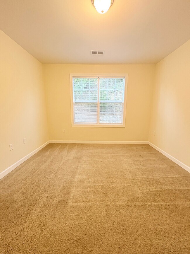 Building Photo - 62 Windgate Cir