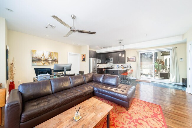 Building Photo - 635 6th St