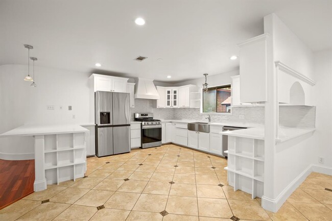 Building Photo - 2508 Marlton Dr