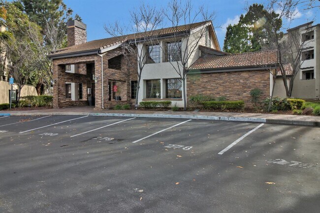 Building Photo - 880 E Fremont Ave