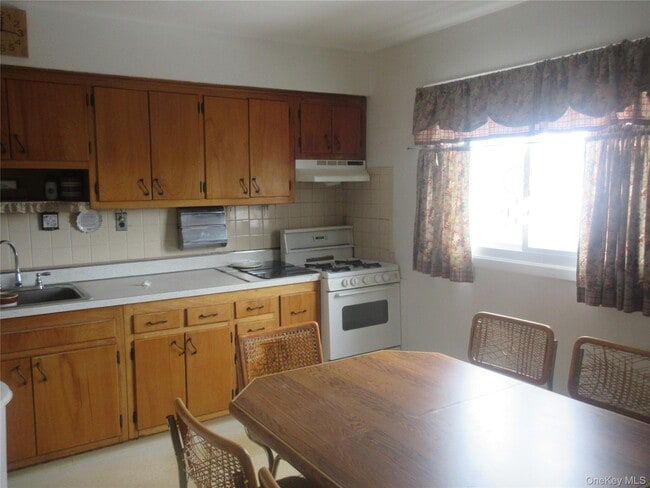 Building Photo - 5 Coyne Dr