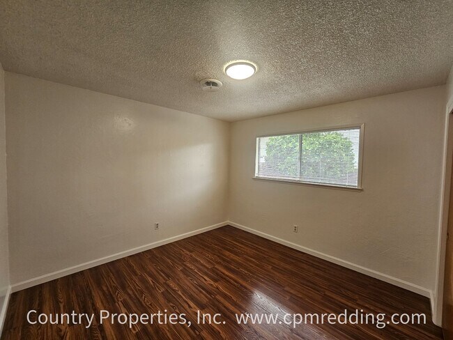 Building Photo - Price Reduced! Spacious 3-Bedroom House with Gated Pool in Panorama Heights Coming Available Now!