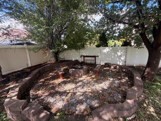Building Photo - 4077 S Clipper St