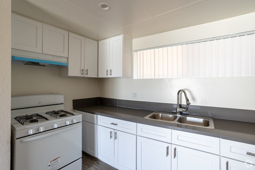 1BR, 1BA - 660SF Kitchen - Irolostar Apartments