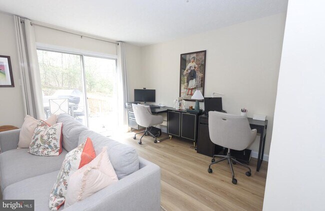 Building Photo - 1424 Falcon Nest Ct