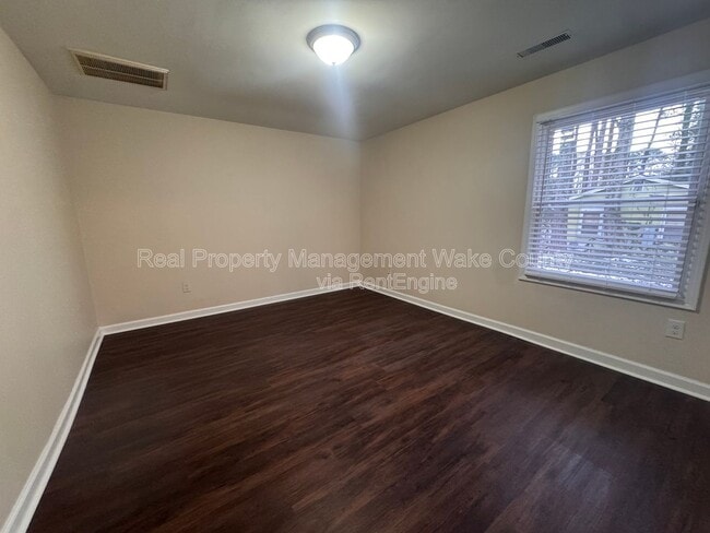 Building Photo - 1505 Axum Rd