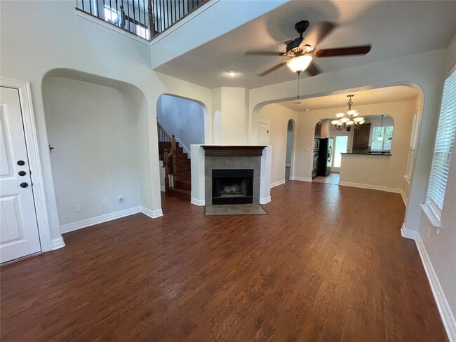 Building Photo - 1806 Crown Dr