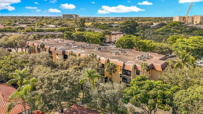 Building Photo - Beautiful 2 bedroom 2 bath Condo in Boca Raton, close to FAU